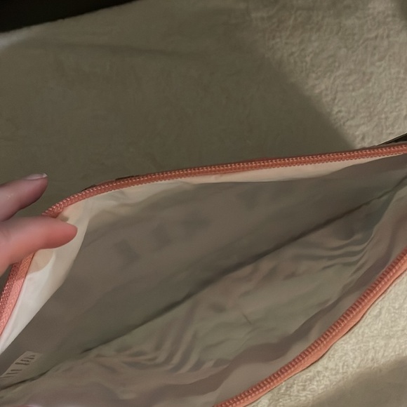 New Water Resistance Beach Case w/touchscreen pockets! Hold wet suit and phone - Picture 4 of 13